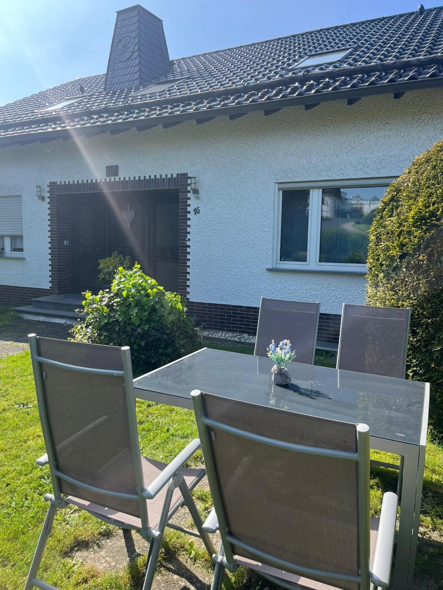Fewo Hoheeifel, 1 Haus Mit 2 Apartments 5 Schlafzimmer In Kelberg Naehe Nuerburgring Værelse billede